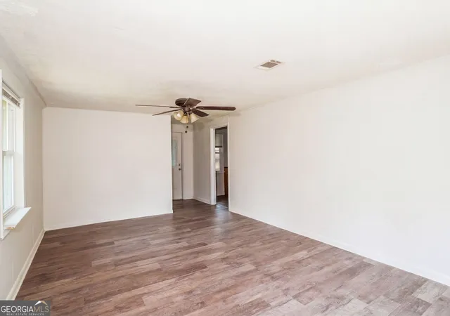 Photo 3 of Single family home for sale at 733 Sutton St, Jesup, GA 31545 | MLS# 10791968 | Listing updated on 2026-10-08