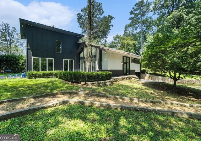 Photo 2 of Sale Pending at 1087 Lee Cir Ne, Atlanta, GA 30324 | MLS# 10583683 | Listing updated on 2026-07-08
