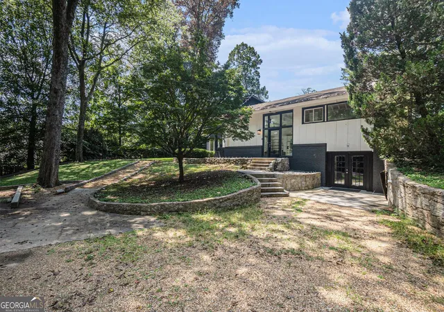 Photo 2 of Sale Pending at 1087 Lee Cir Ne, Atlanta, GA 30324 | MLS# 10583683 | Listing updated on 2026-07-08