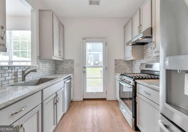 4th image of 6243 Shoreview Cir, Flowery Branch, GA 30542 | MLS# 10812090