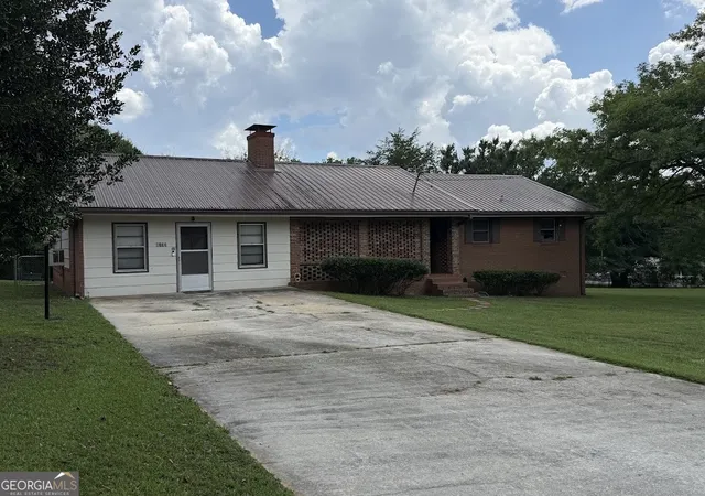 3rd image of 8132 Birch Dr, Covington, GA 30014 | MLS# 10808508