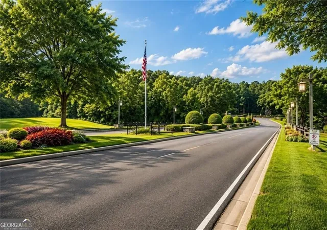 3rd image of 860 Valley Dr, Canton, GA 30114 | MLS# 10829911