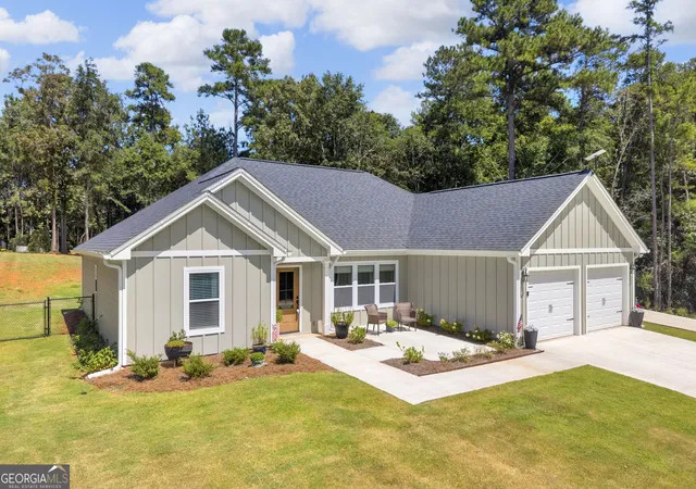 Single family home for sale at 268 Park Pl Dr, Lavonia, GA 30553 | MLS# 10834366
