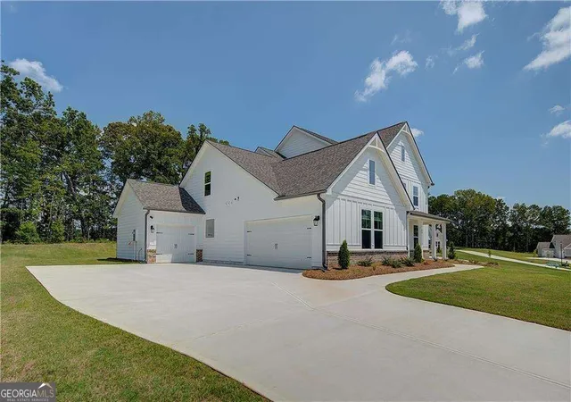 Photo 3 of Single family home for sale at 108 Homesite Saddle Dr, Senoia, GA 30276 | MLS# 10832405 | Listing updated on 2026-09-08