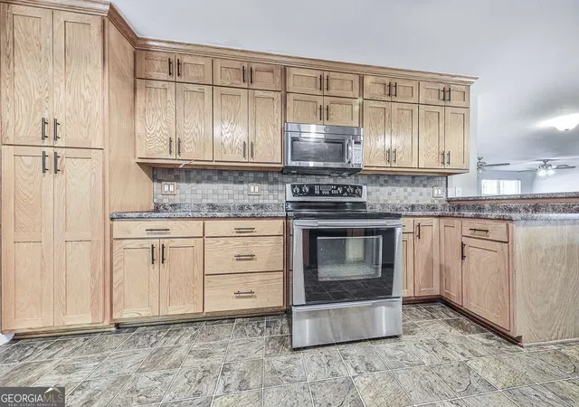 2nd image of 424 Shamrock Dr, Dalton, GA 30721 | MLS# 10730040