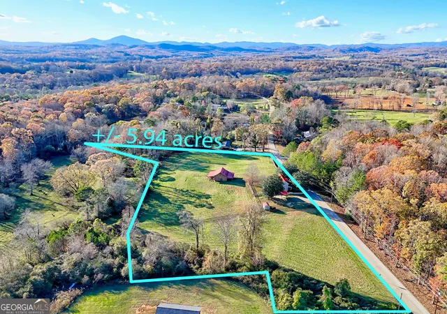 Photo 3 of Single family home for sale at 1096 Sutton Mill Rd, Clarkesville, GA 30523 | MLS# 10521860 | Listing updated on 2025-10-25