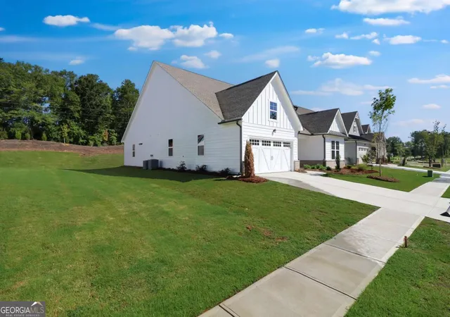 2nd image of 8 Unicoi Trl, Sharpsburg, GA 30277 | MLS# 10786929