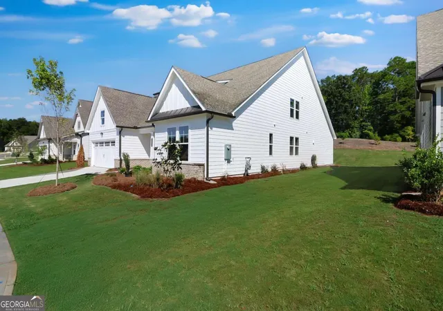 Photo 3 of Single family home for sale at 8 Unicoi Trl, Sharpsburg, GA 30277 | MLS# 10786929 | Listing updated on 2026-09-20
