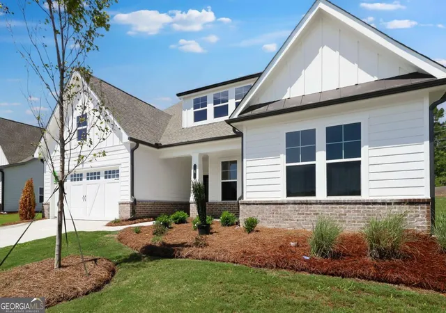 Photo 3 of Single family home for sale at 8 Unicoi Trl, Sharpsburg, GA 30277 | MLS# 10786929 | Listing updated on 2026-10-09