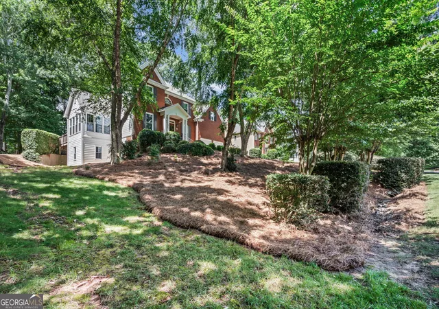 Photo 3 of Single family home for sale at 4250 Meadow View Ct, Cumming, GA 30041 | MLS# 10793590 | Listing updated on 2026-10-08