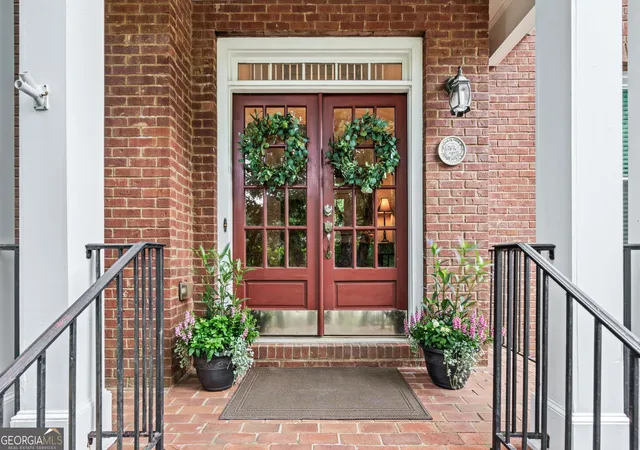 Photo 3 of Single family home for sale at 4250 Meadow View Ct, Cumming, GA 30041 | MLS# 10793590 | Listing updated on 2026-10-08