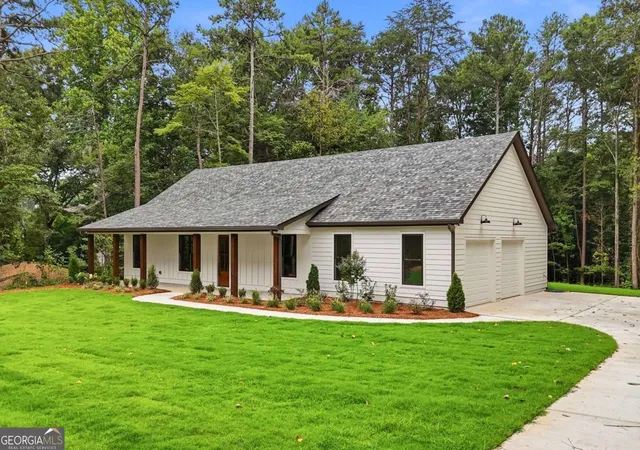 2nd image of 647 S Mccollum Dr, Canton, GA 30114 | MLS# 10816075