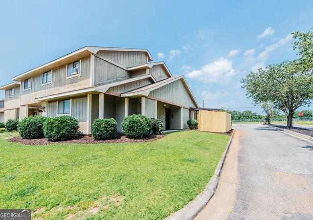 Homes for sale in Warner Robins, GA | 160 Stoneridge Dr, Warner Robins, GA 31088 | MLS# 10798719
