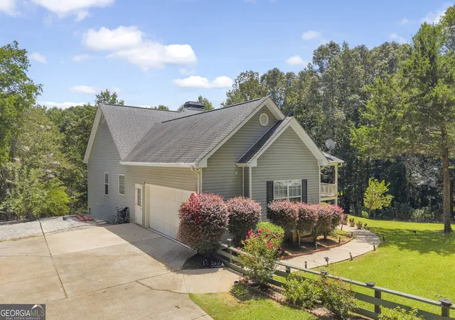 Photo 3 of Single family home for sale at 166 Sullivan Dr, Homer, GA 30547 | MLS# 10829080 | Listing updated on 2026-10-03