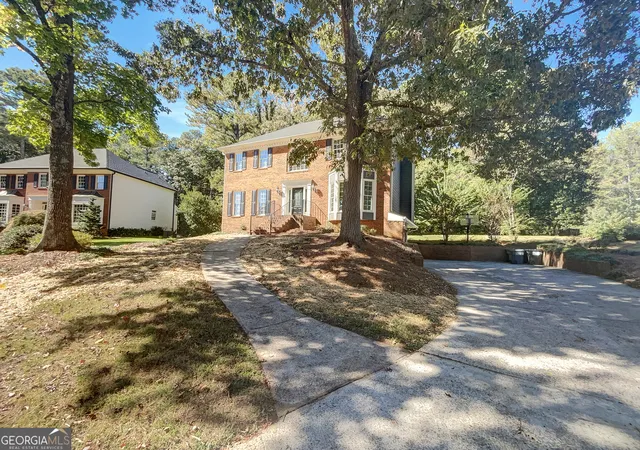 Photo 2 of Sale Pending at 3526 W Hampton Dr Nw, Marietta, GA 30064 | MLS# 10734446 | Listing updated on 2026-09-17