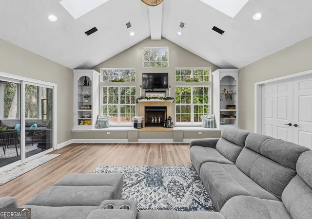 Photo 3 of Sale Pending at 811 Riverview Dr W, Saint Marys, GA 31558 | MLS# 10702865 | Listing updated on 2026-08-28