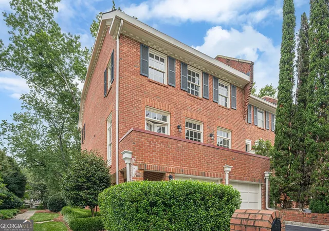Townhouse for sale at 420 Jefferson Cir, Sandy Springs, GA 30328 | MLS# 10823586