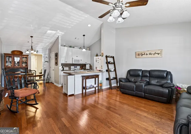 Photo 3 of Condo for sale at 2915 Florence Dr, Gainesville, GA 30504 | MLS# 10829949 | Listing updated on 2026-09-24
