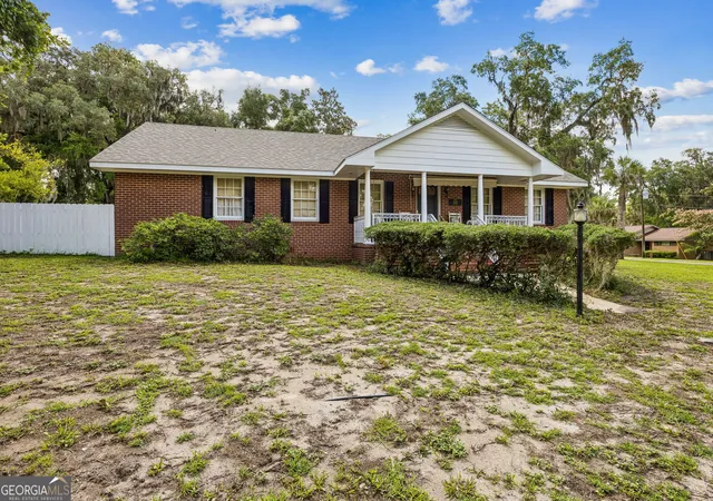 Photo 2 of Single family home for sale at 300 Dilworth St, Saint Marys, GA 31558 | MLS# 10781046 | Listing updated on 2026-08-08