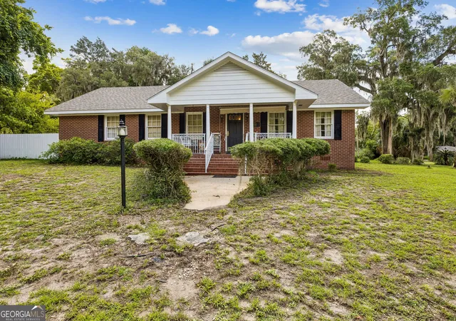 Photo 3 of Single family home for sale at 300 Dilworth St, Saint Marys, GA 31558 | MLS# 10781046 | Listing updated on 2026-08-08