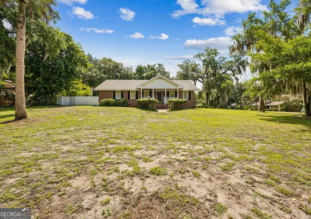 Photo 3 of Single family home for sale at 300 Dilworth St, Saint Marys, GA 31558 | MLS# 10781046 | Listing updated on 2026-08-08