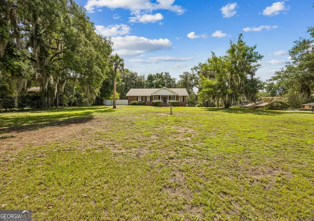 Photo 4 of Single family home for sale at 300 Dilworth St, Saint Marys, GA 31558 | MLS# 10781046 | Listing updated on 2026-08-08