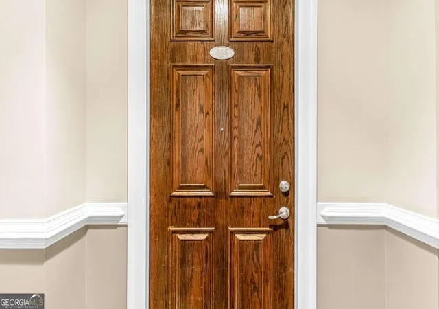 Listing Photo 1 - Condo for sale in building located at 560 Dutch Vly Rd Ne, Atlanta, GA 30324 - Unit #406