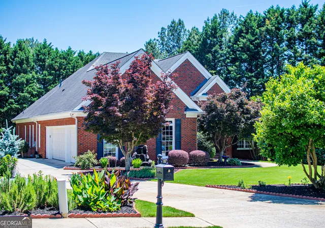 Photo 3 of Single family home for sale at 303 Ivy Brook Ct, Alpharetta, GA 30004 | MLS# 10789455 | Listing updated on 2026-09-02
