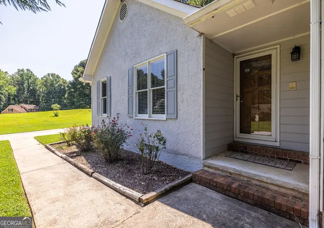 Photo 3 of Single family home for sale at 215 Valley Brk Trl, Jonesboro, GA 30238 | MLS# 10828833 | Listing updated on 2026-09-18