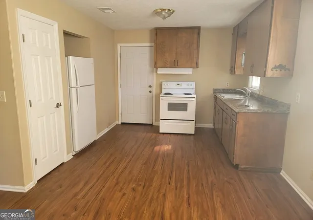 Photo 2 of Single family home for sale at 1210 Douglas Cir, Americus, GA 31709 | MLS# 10823685 | Listing updated on 2026-09-21