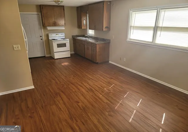 Photo 3 of Single family home for sale at 1210 Douglas Cir, Americus, GA 31709 | MLS# 10823685 | Listing updated on 2026-09-21