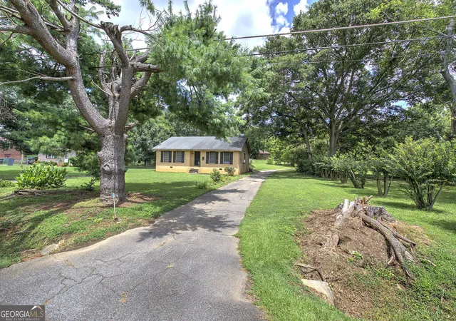 2nd image of 105 Meadow Ln Sw, Cartersville, GA 30120 | MLS# 10810440