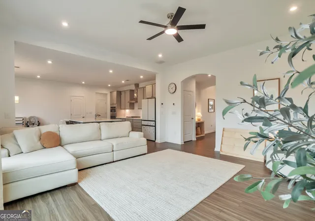 Photo 4 of Single family home for sale at 1106 Michigan Cir, Hoschton, GA 30548 | MLS# 10817352 | Listing updated on 2026-10-20