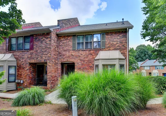 2nd image of 6110 Windsor Trace Dr, Peachtree Corners, GA 30092 | MLS# 10802791