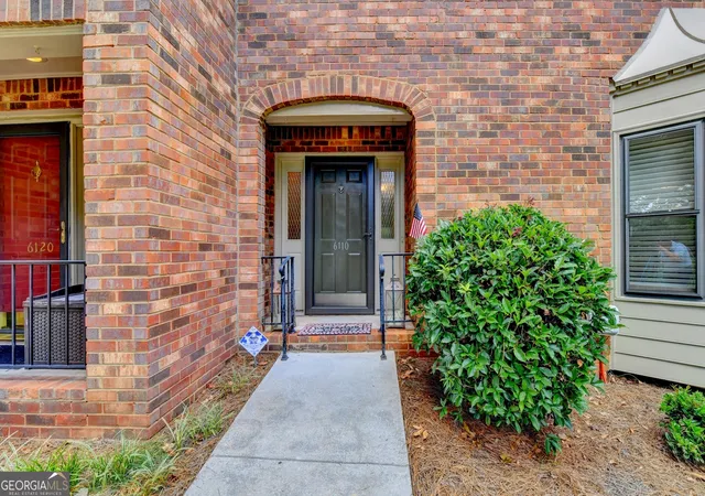3rd image of 6110 Windsor Trace Dr, Peachtree Corners, GA 30092 | MLS# 10802791