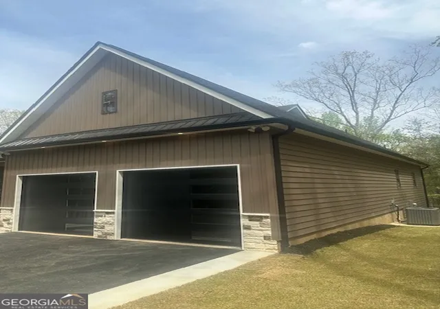 Photo 3 of Single family home for sale at 1050 Rainbow Cir, Cleveland, GA 30528 | MLS# 10731340 | Listing updated on 2026-09-10