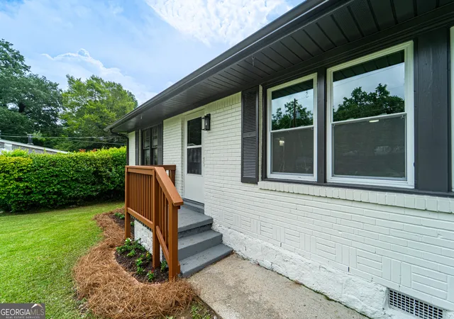 Photo 3 of Single family home for sale at 111 Woodhaven Dr, Jonesboro, GA 30236 | MLS# 10832677 | Listing updated on 2026-09-23