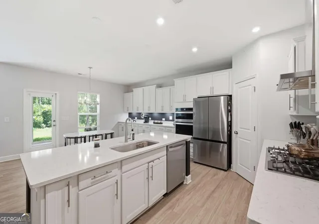 Photo 1 of Single family home for sale at 669 Fairway Dr, Acworth, GA 30101 | MLS# 10789805 | Listing updated on 2026-10-30