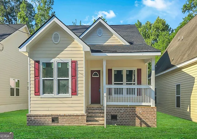 Photo 1 of Single family home for sale at 2003 Tuskegee St, Savannah, GA 31405 | MLS# 10640093 | Listing updated on 2026-05-19