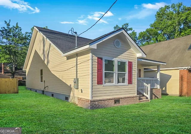 Photo 2 of Single family home for sale at 2003 Tuskegee St, Savannah, GA 31405 | MLS# 10640093 | Listing updated on 2026-05-19