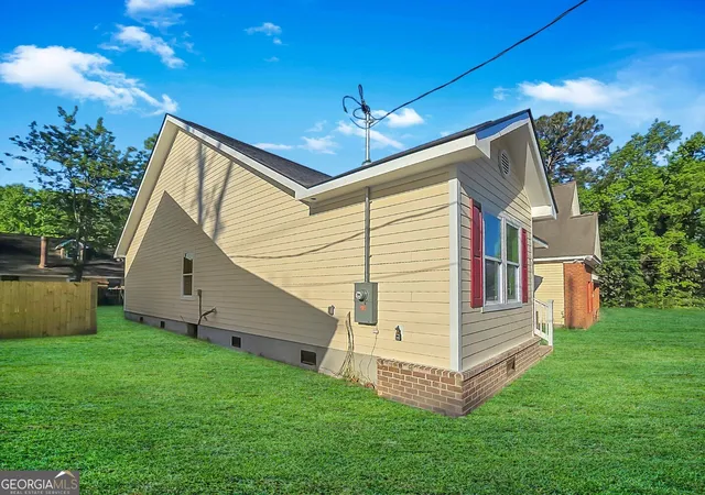 Photo 3 of Single family home for sale at 2003 Tuskegee St, Savannah, GA 31405 | MLS# 10640093 | Listing updated on 2026-05-19