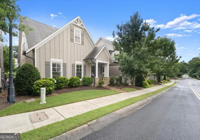 Photo 2 of Single family home for sale at 194 Red Buckeye Ave, Marietta, GA 30060 | MLS# 10819680 | Listing updated on 2026-09-12