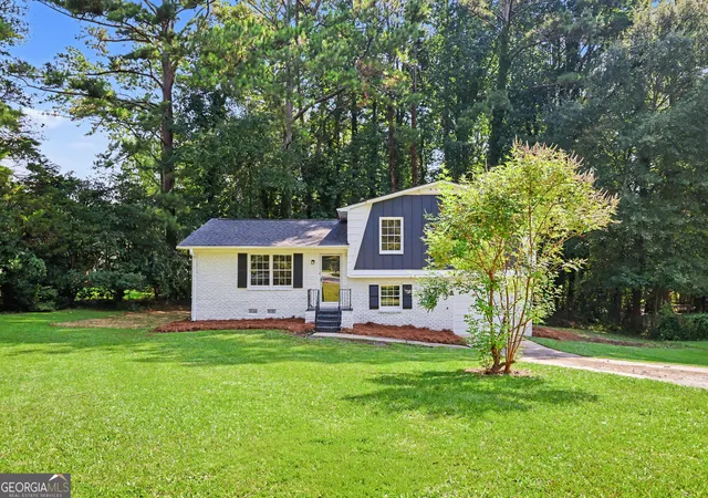 Photo 2 of Single family home for sale at 6200 Auburn Dr, Riverdale, GA 30296 | MLS# 10835607 | Listing updated on 2026-09-11