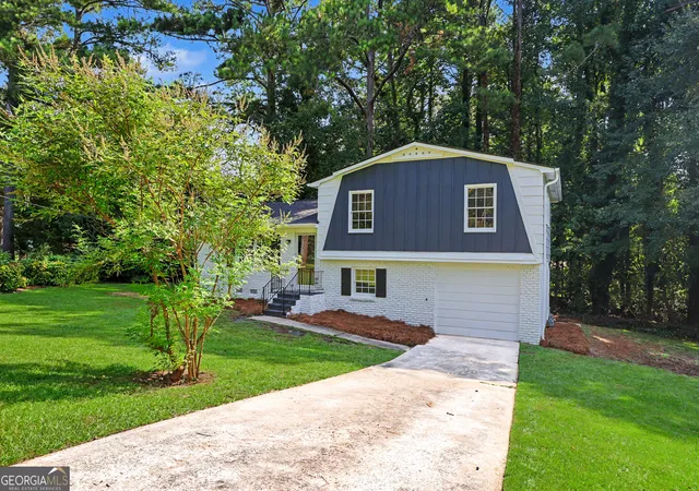 Photo 2 of Single family home for sale at 6200 Auburn Dr, Riverdale, GA 30296 | MLS# 10835607 | Listing updated on 2026-09-11