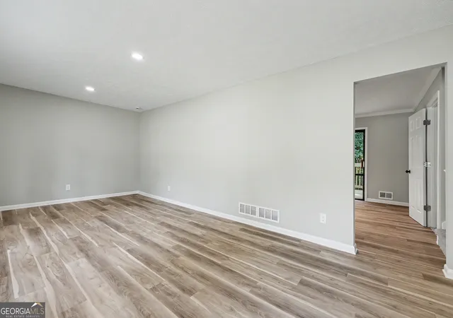 Photo 4 of Single family home for sale at 6200 Auburn Dr, Riverdale, GA 30296 | MLS# 10835607 | Listing updated on 2026-09-11