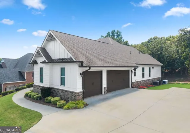 2nd image of 4466 Park Royal Dr, Flowery Branch, GA 30542 | MLS# 10829617