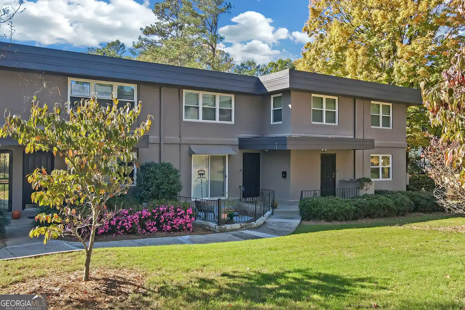 Photo 1 of Condo for sale at 276 Lakemoore Dr Ne #E, Atlanta, GA 30342 | MLS# 10820764 | Listing updated on 2026-10-12