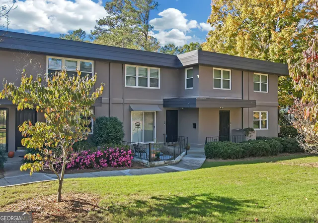 2nd image of 276 Lakemoore Dr Ne #E, Atlanta, GA 30342 | MLS# 10820764