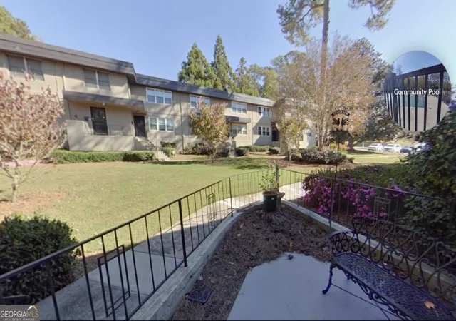 Photo 3 of Condo for sale at 276 Lakemoore Dr Ne #E, Atlanta, GA 30342 | MLS# 10820764 | Listing updated on 2026-09-04