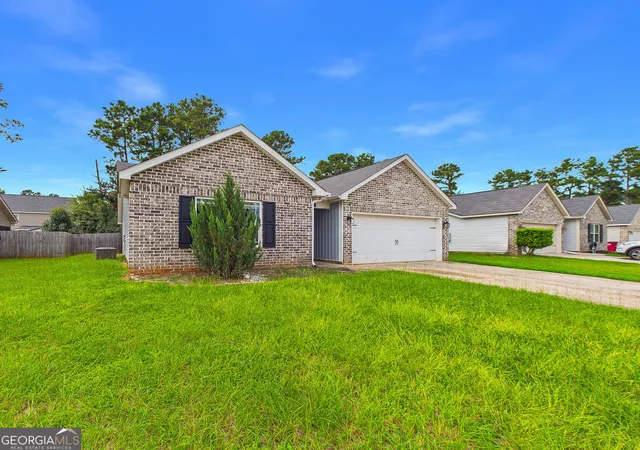 Photo 2 of Sale Pending at 119 Back Cedar Ln, Warner Robins, GA 31093 | MLS# 10823311 | Listing updated on 2026-08-24